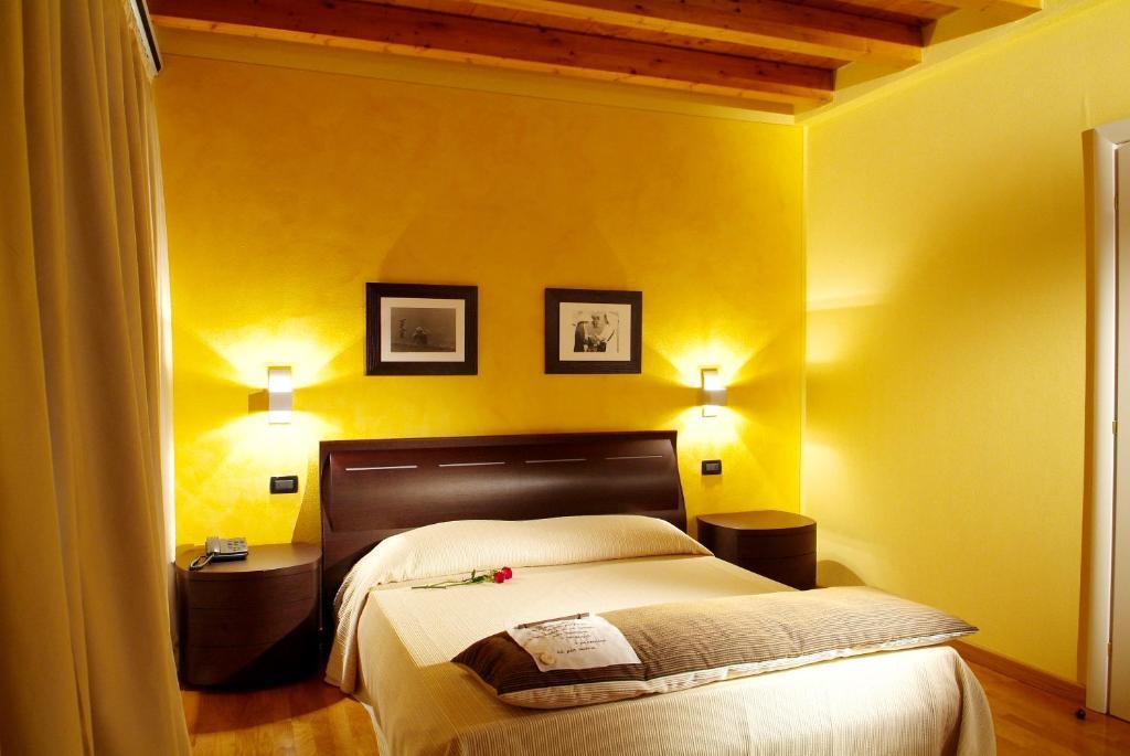 Hotel Fontana Santa Grumello del Monte Værelse billede