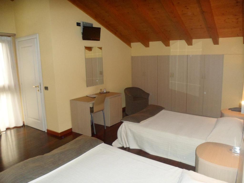 Hotel Fontana Santa Grumello del Monte Værelse billede
