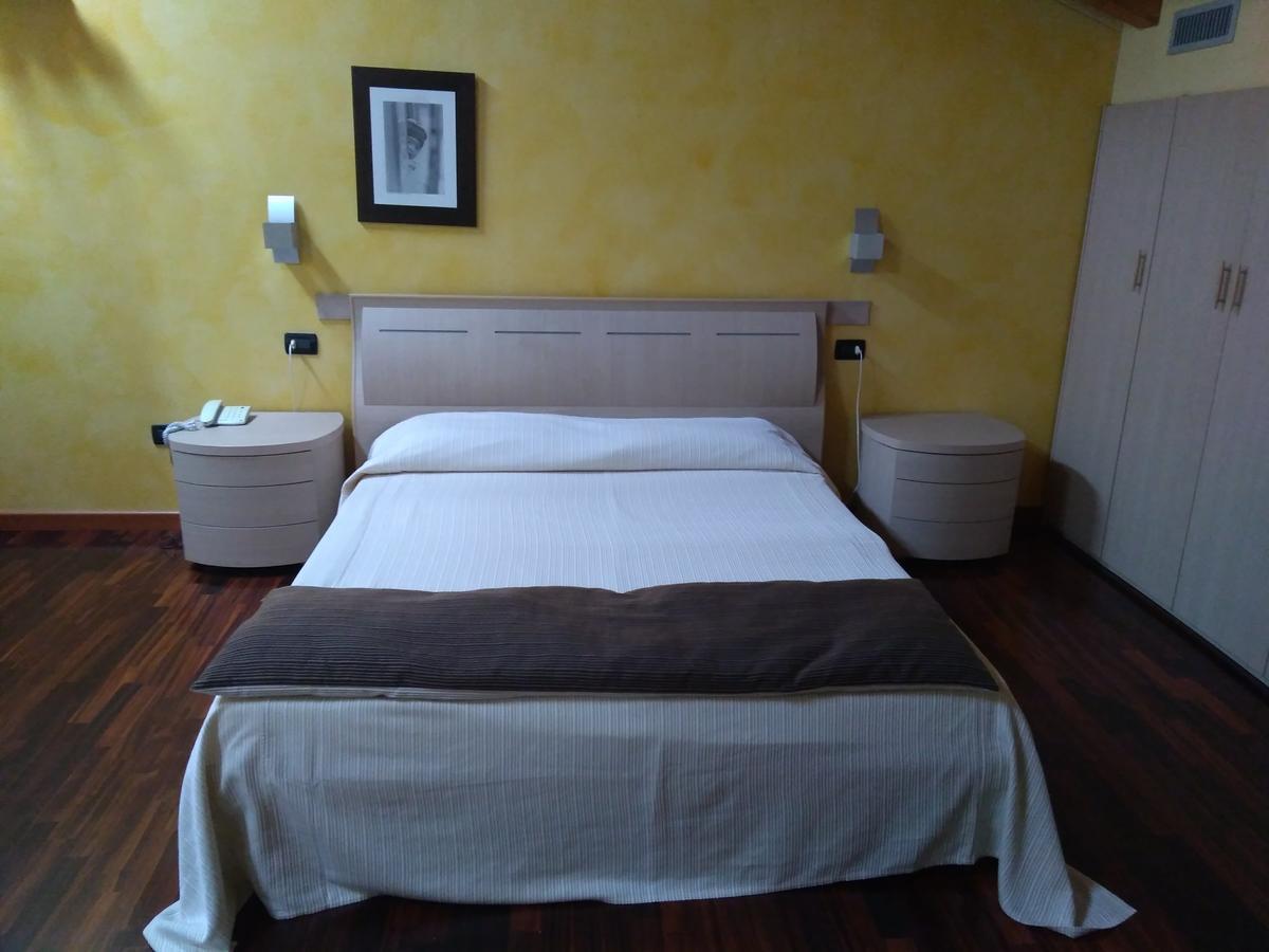 Hotel Fontana Santa Grumello del Monte Eksteriør billede